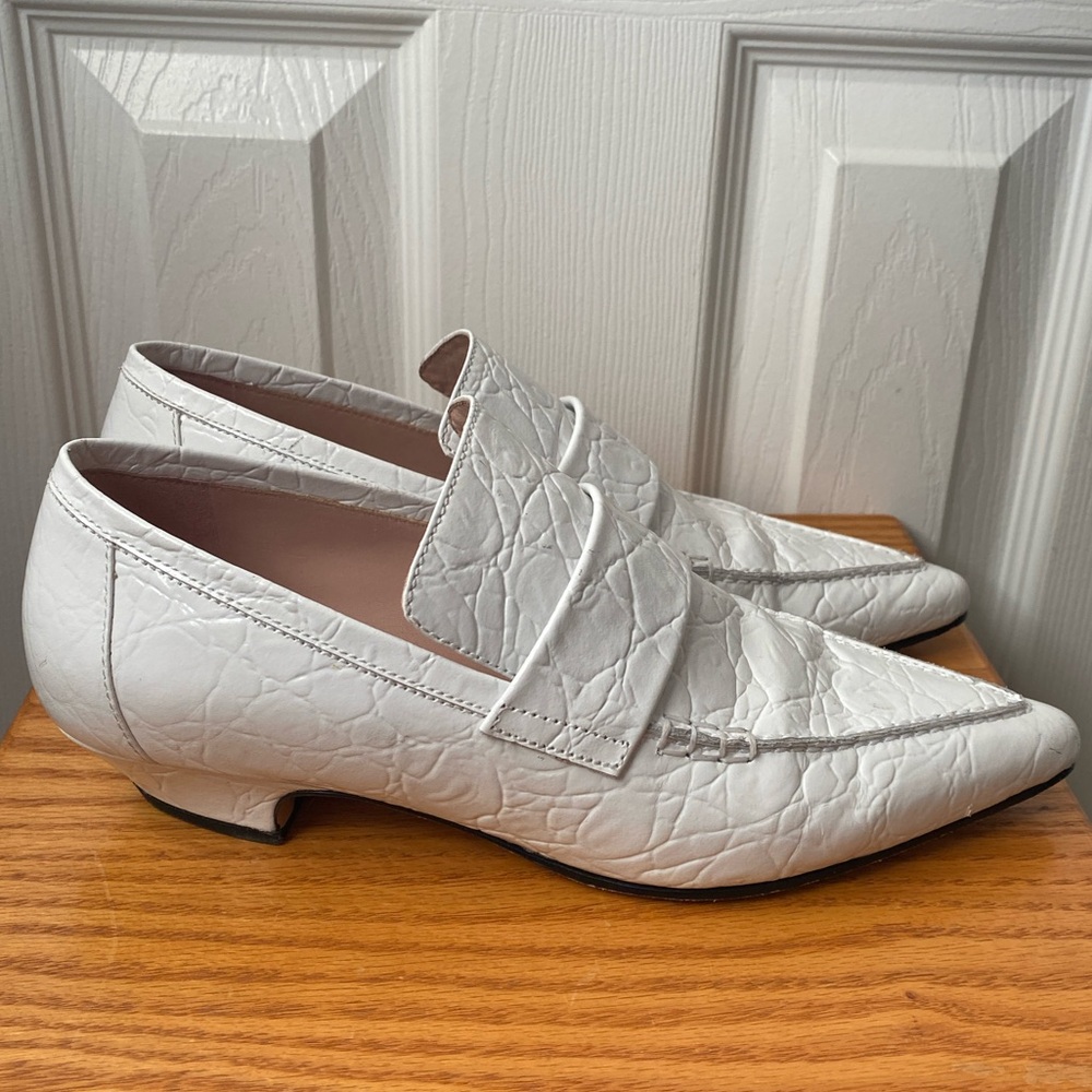 SHUTZ Emelie Pointed Toe Loafer in White Croc Embossed Leather SZ 7.5B - Picture 2 of 15